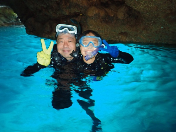 年8月26日 とっても綺麗な青の洞窟 ダイビングとシュノーケリングで満喫です ラピスマリンスポーツ